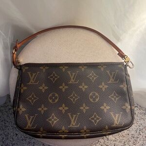 louis vuitton monogram pochette